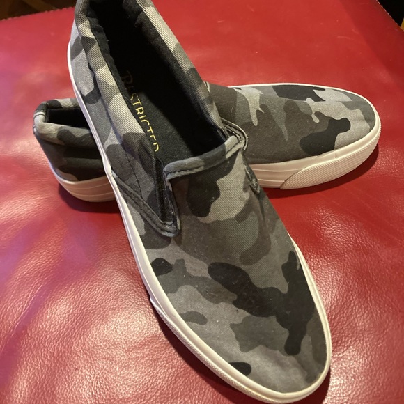 NWOT. Camo slip on sneaker ! - Picture 2 of 5
